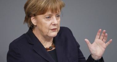 Stire din Actualitate : Cap de porc  și mesaje insultătoare, în fața biroului lui Merkel