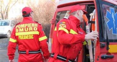 Grav accident rutier. Doi morți, după ce o mașină s-a ciocnit cu o dubă
