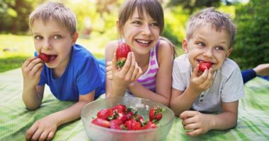 Stire din Sănătate : Sănătate curată! Care sunt beneficiile consumului de căpșuni