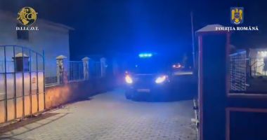 Stire din Eveniment : 56 de percheziţii domiciliare, în această dimineaţă. Suspecţii ar fi deţinut şi comercializat droguri de mare risc