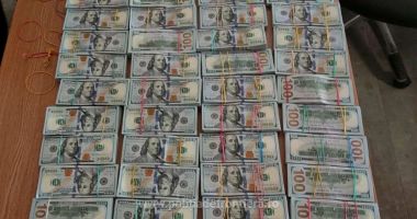 Stire din Eveniment : Captură record! O familie de ucraineni încerca să treacă granița cu 1,4 milioane de dolari lipiți pe corp