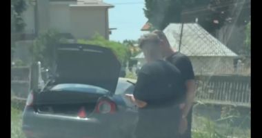 Stire din Eveniment : Accident spectaculos la ieșire din Eforie Nord. Un autoturism a "zburat" de pe șosea și s-a oprit pe gardul cimitirului