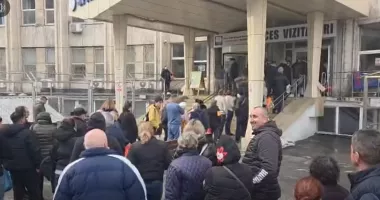 Stire din Actualitate : Cozi interminabile la intrare în Spitalul Județean Constanța