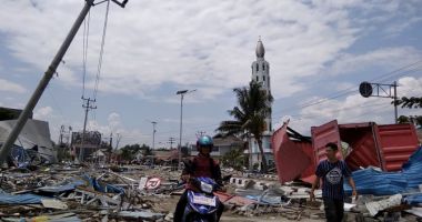 Bilanțul cutremurului din Indonezia s-a dublat. Sunt "cel puțin" 832 de morți