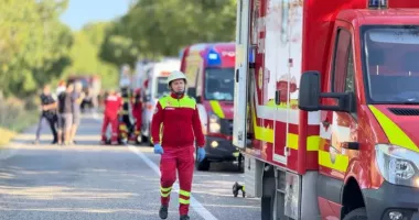 Accident cu opt persoane implicate. Trei copii au fost prinși în impact, două victime au ajuns la spital