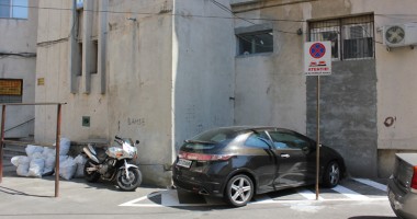 Bazaconie rutieră în Constanța: "Parcarea interzisă" în… parcare?! - 2