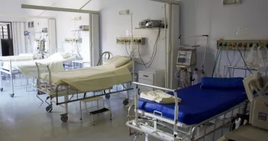 Stire din Eveniment : Un medic și-a "cazat" tatăl 2 ani în spital, pe banii statului