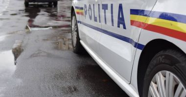 Bărbat, evacuat cu ajutorul forțelor de ordine, după ce a refuzat să plece din centrul de carantină