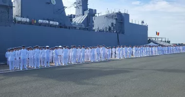 Stire din Eveniment : Emoții uriașe în Portul Militar Constanța! Promoția „Constantin Brâncuși – 150” spune „adio” liceului