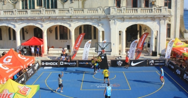 Stire din Sport : Caravana baschetului 3x3 poposește pe faleza Cazino Constanța