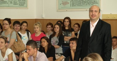 Stire din Cultură-Educație : Universitatea "Ovidius"/ Caravana Admiterii a ajuns la Călărași