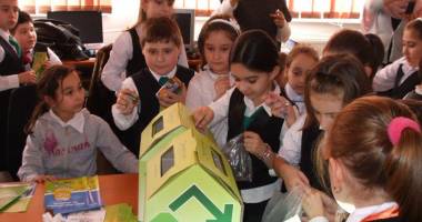 Stire din Cultură-Educație : Caravana educațională Guerilla Verde ajunge și la Constanța