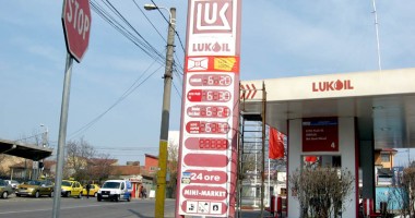 Stire din Economie : Carburanții s-au scumpit  cu 41 de bani pe litru