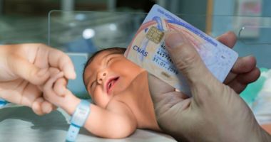 Stire din Social : Ministrul Sănătății: Vârsta beneficiarului cardului de sănătate ar putea scădea