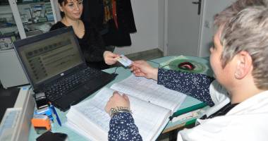 Medicii de familie reclamă modul de funcționale al cardurilor de sănătate