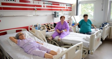 Stire din Sănătate : Cardiacii, cei mai afectați de frigul de afară. Mulți bătrâni sunt "uitați" de sărbători în spital