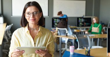 Stire din Cultură-Educație : Ministrul Daniel David a găsit bani de prima didactică înainte de sărbători
