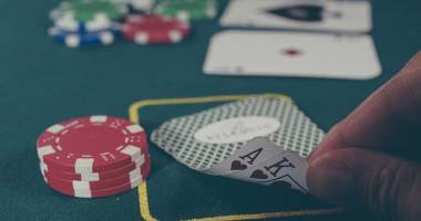 "Flotări pentru creier": Te face jocul de blackjack mai inteligent?