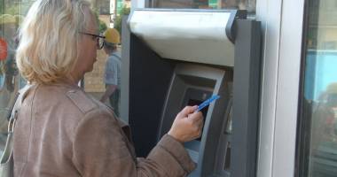 Stire din Sănătate : Cardul de sănătate, utilizat la… bancomat?