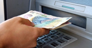 Stire din Eveniment : Cinci tineri au retras cu carduri clonate 100.000 de euro din România, Columbia și Thailanda