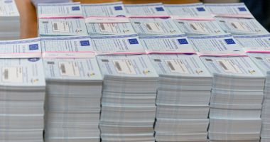 Stire din Social : Plafonarea energiei iese din discuţie pentru Guvernul Ciolacu. Doar o categorie de persoane va primi carduri