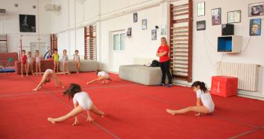 Primii pași în gimnastica artistică.  Din joacă-n joacă, până la performanță - 3