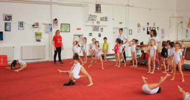 Primii pași în gimnastica artistică.  Din joacă-n joacă, până la performanță - 4