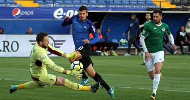 Stire din Sport : "Careu", Țucudean! Trei puncte imense obținute de Viitorul, cu CSM Poli Iași