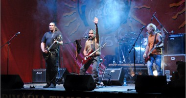 Stire din Monden : În septembrie are loc cel mai mare eveniment rock din Constanța!