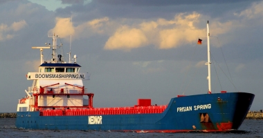 Stire din Economie : Cargoul "Frisian Spring" a evitat coliziunea cu digul