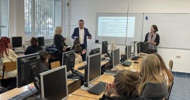 Stire din Cultură-Educație : Primii pași în cariera de cercetător, pentru liceenii de la ”Ovidius”