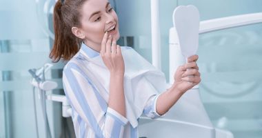 Stire din Sănătate : Cariile se hrănesc cu zahărul din alimente