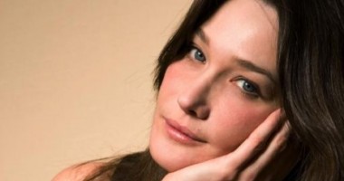 Stire din Monden : Prima doamnă a Franței urmează să nască din moment în moment