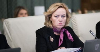 Stire din Politică-Administrație : Carmen Dan nu-și dă demisia: Guvernul este politic. Miniștrii sunt puși de coaliție, tot acolo se retrage sprijinul lor