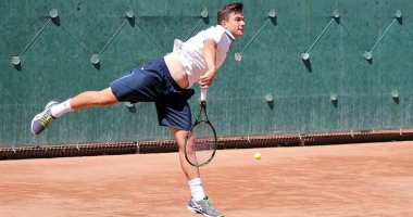 Stire din Sport : Carmen Manu  și Ștefan Paloși,  în finalele turneului  de tenis de la Mamaia