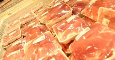 S-au aruncat peste opt tone de carne din magazinele constănțene