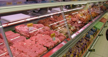 Stire din Economie : Constănțenii au cumpărat un munte de mititei și un fluviu de bere