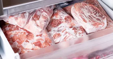 Stire din Economie : Carnea de porc congelată nu va mai fi vândută ca “proaspătă”