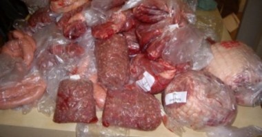 Stire din Economie : Peste 920 de kilograme de carne, găsită într-un lac