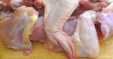 Stire din Sănătate : 53 de tone de carne de pui CONTAMINATĂ CU SALMONELLA, la o fermă din România