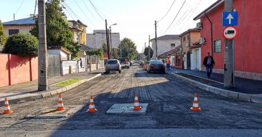 Stire din Social : Constanţa. Şoferi, grijă mare unde parcaţi! Se lucrează la reabilitarea carosabilului