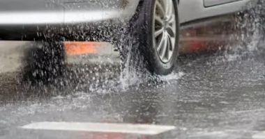 Stire din Social : Dimineață dificilă pentru șoferi! Se circulă pe carosabil umed în toată România