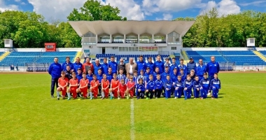 Stire din Social : 55 de echipe de fotbal de juniori din țară, sponsorizate de Carrefour