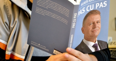Stire din Politică-Administrație : Cartea lui Klaus Iohannis, cenzurată de chinezi. Mai multe pasaje, eliminate