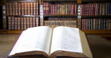 Stire din Actualitate : Cine a primit premiul pentru cea mai bună carte străină pe 2013