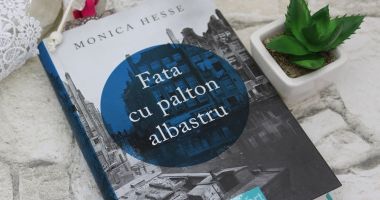 Stire din Cultură-Educație : Cartea săptămânii. ”Fata cu palton albastru”, de Monica Hesse