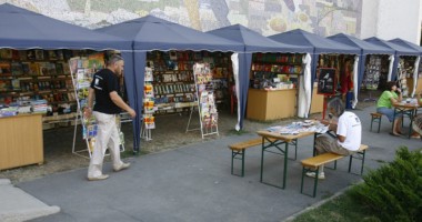 Stire din Cultură-Educație : Carte la nisip, în Mangalia