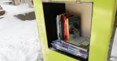 Stire din Cultură-Educație : Cultura, la gunoi! Zeci de cărți aruncate la gunoi în loc să ajungă la cititori