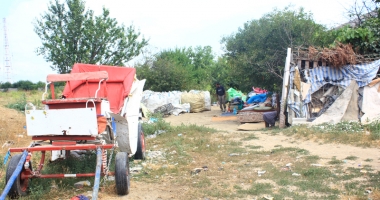 Stire din Social : Șatra din inima Constanței! Terorizați de mai multe familii de romi