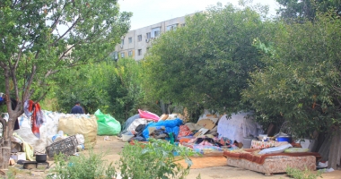 Șatra din inima Constanței! Terorizați de mai multe familii de romi - 4